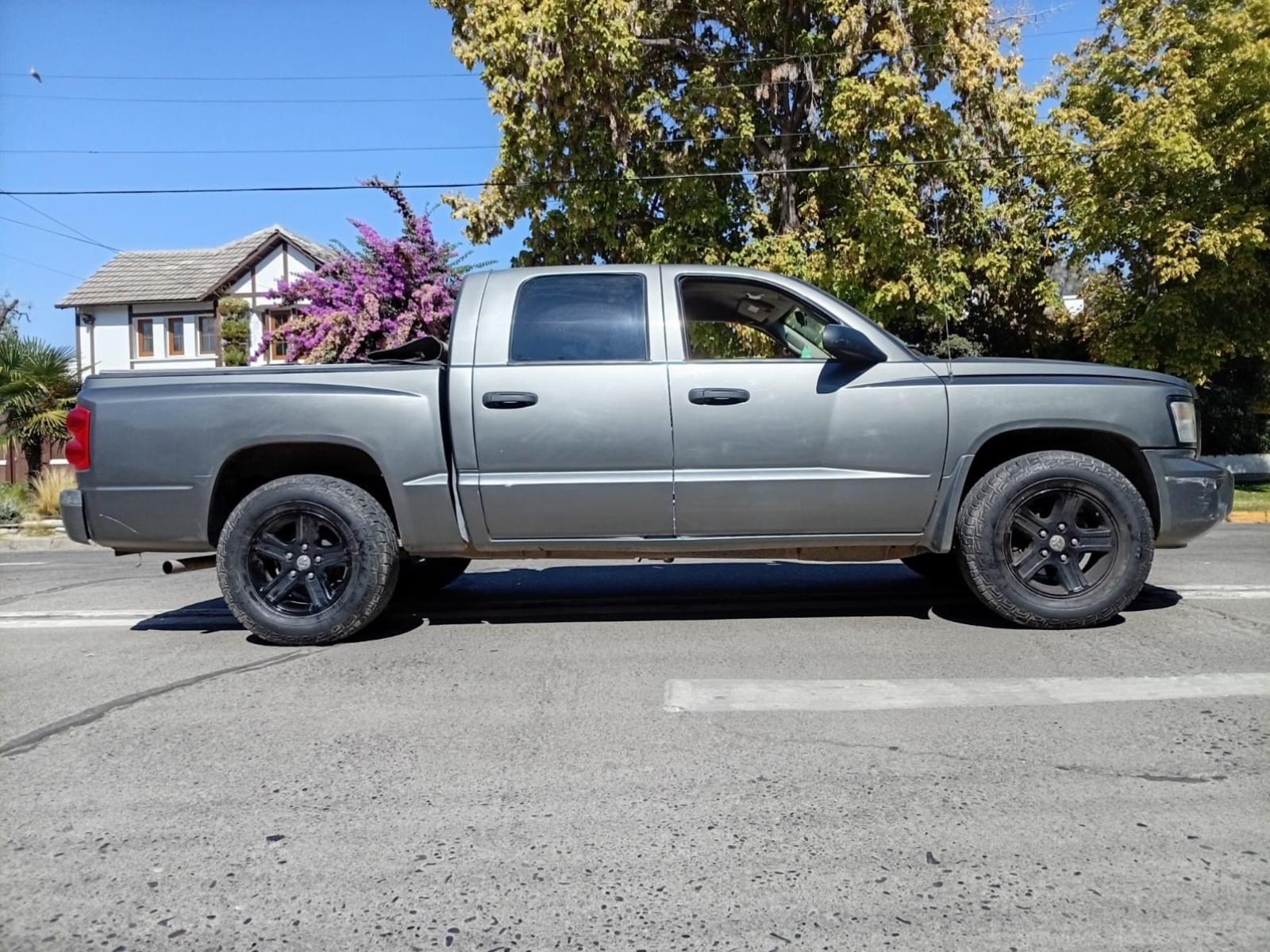 DODGE DAKOTA SXT QUAD CAB 3.7 AUT 2012 - Imagen 4 de 9