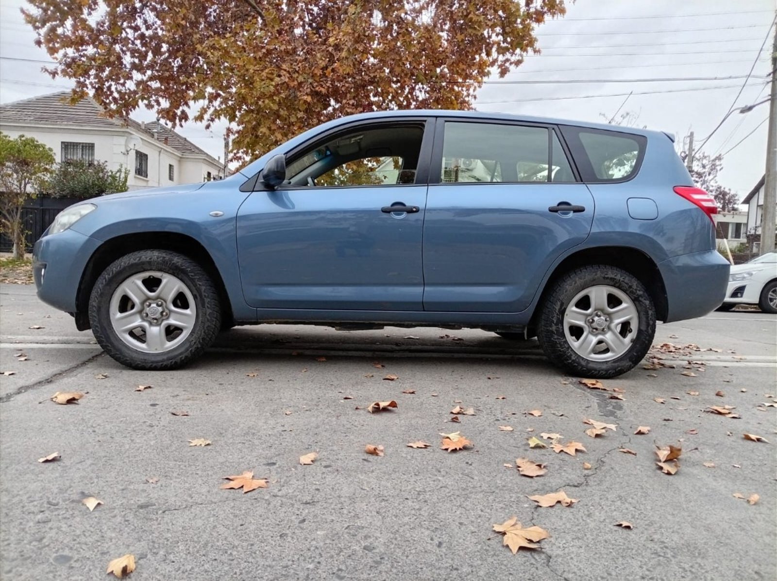 TOYOTA RAV 4 2.4 G 4X2 MT 2012 - Imagen 4 de 10