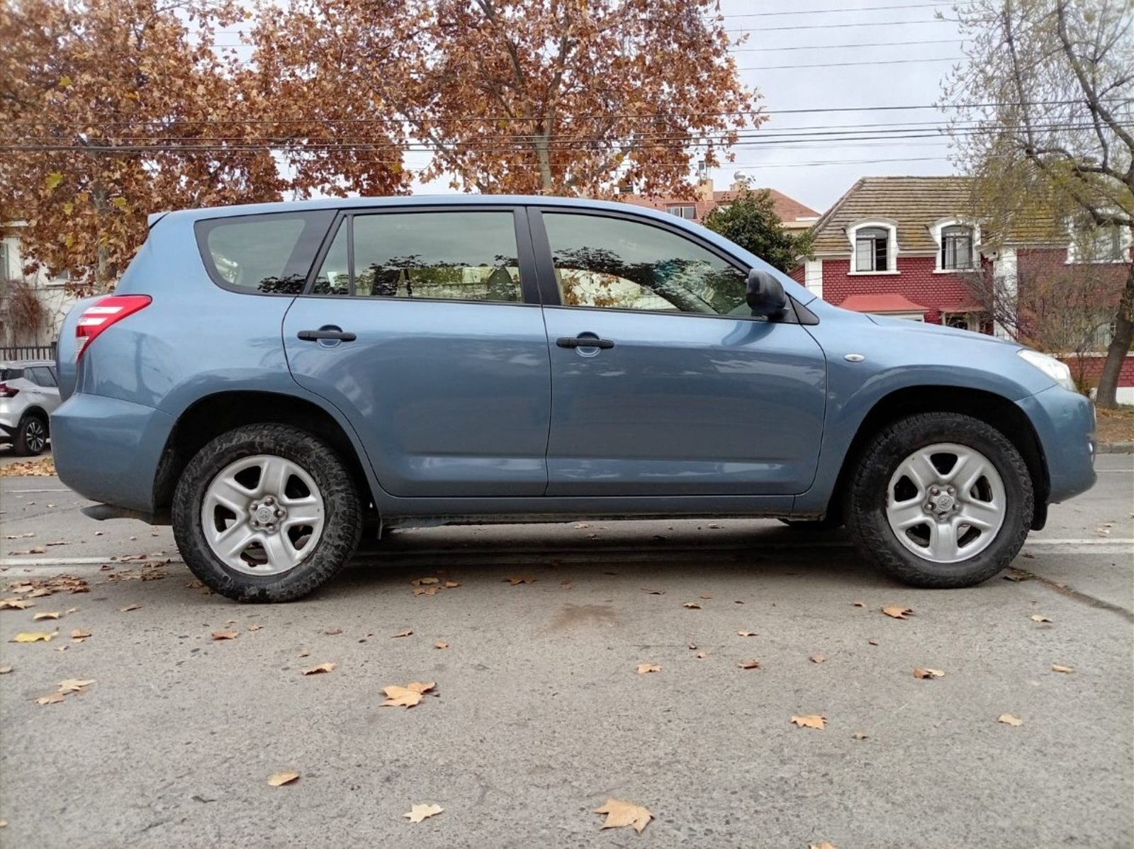 TOYOTA RAV 4 2.4 G 4X2 MT 2012 - Imagen 5 de 10
