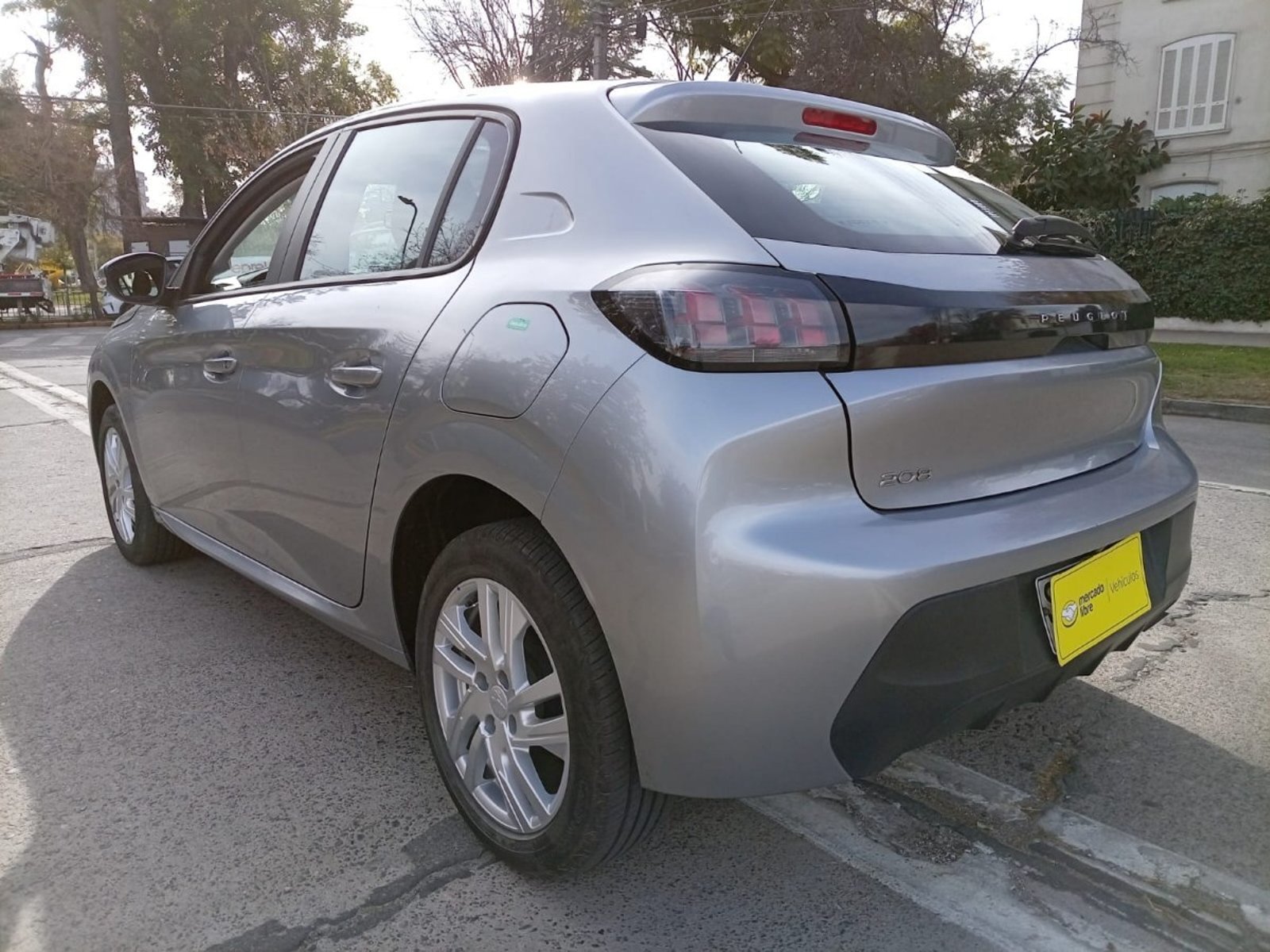 Peugeot 208 PURETECH 75 MT 1.2 2023 - Foto 4 de 10