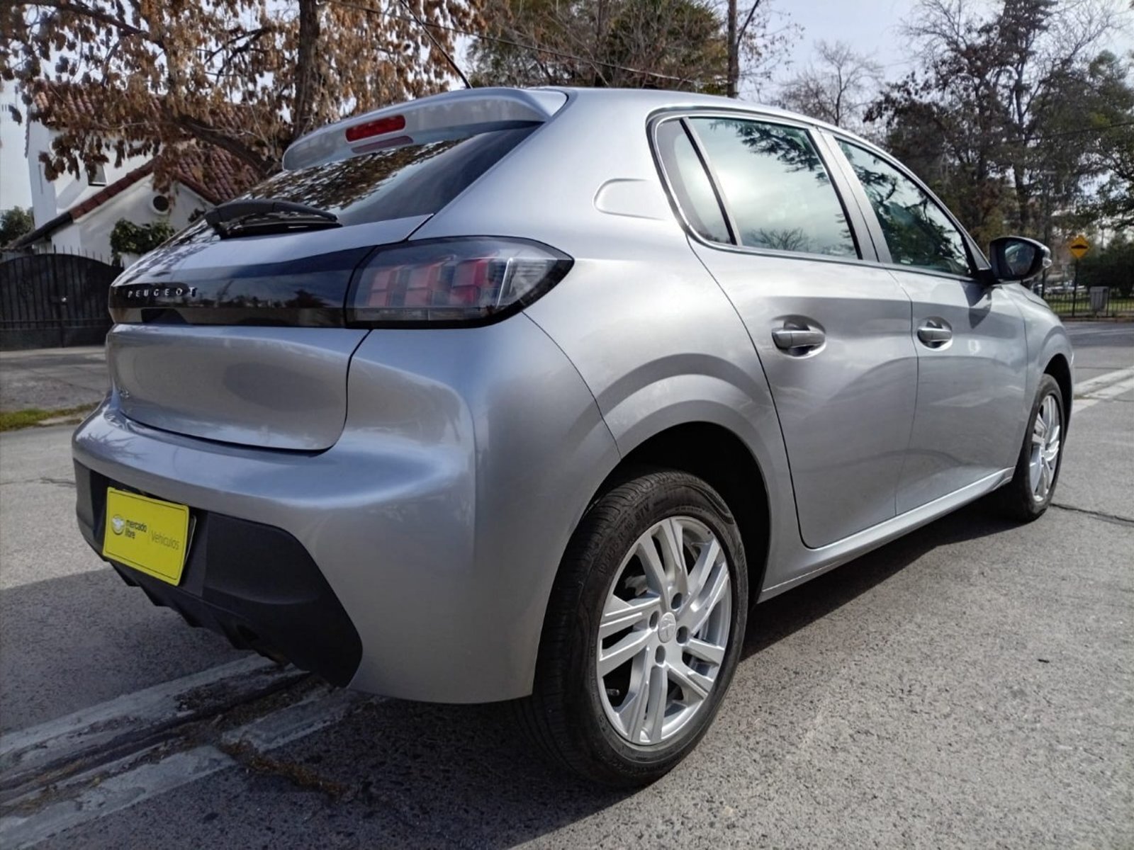 Peugeot 208 PURETECH 75 MT 1.2 2023 - Foto 5 de 10