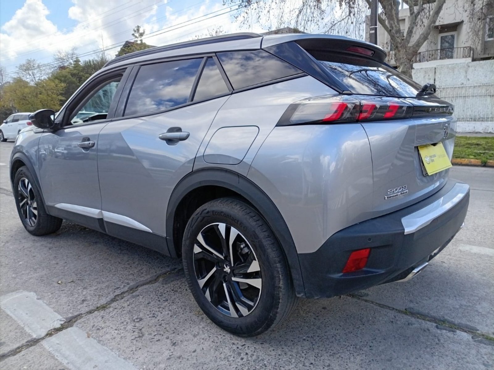 Peugeot 2008 PURETECH 130 EAT8 1.2 AUT 2022 - Foto 5 de 10