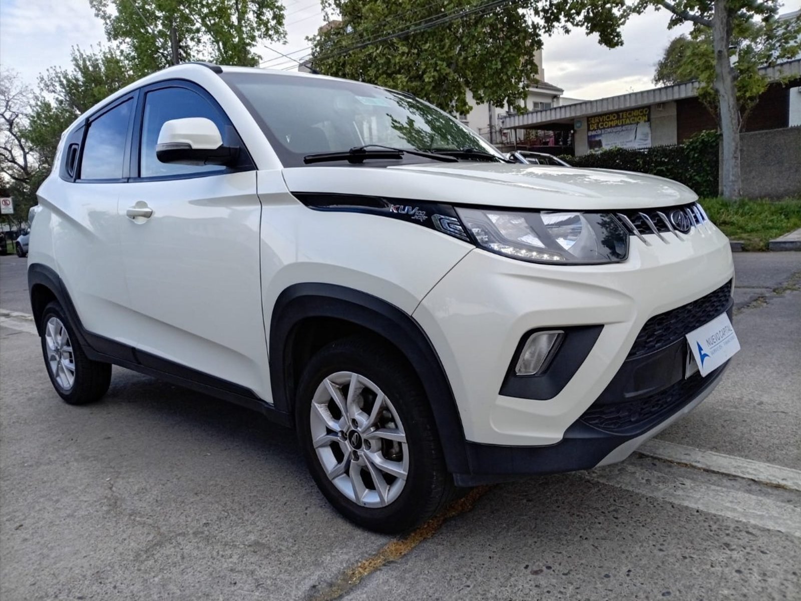 Mahindra KUV100 1.2 elite 4x2 MT 2022 - Foto 3 de 10