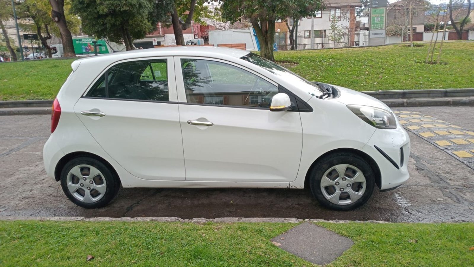Kia MORNING EX 1.2 MT 2017 - Imagen 4 de 10