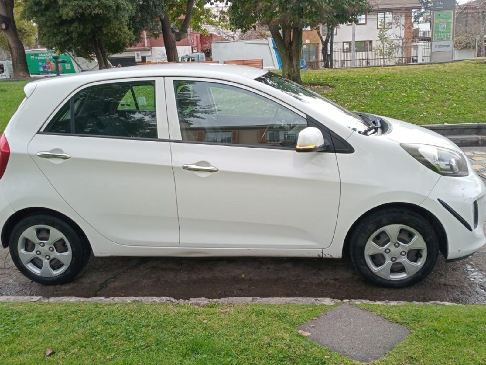 Kia MORNING EX 1.2 MT 2017 - Foto 4 de 10