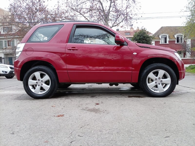 Suzuki GRAND VITARA 2.4 MT 4X4 2012 - Imagen 7 de 10