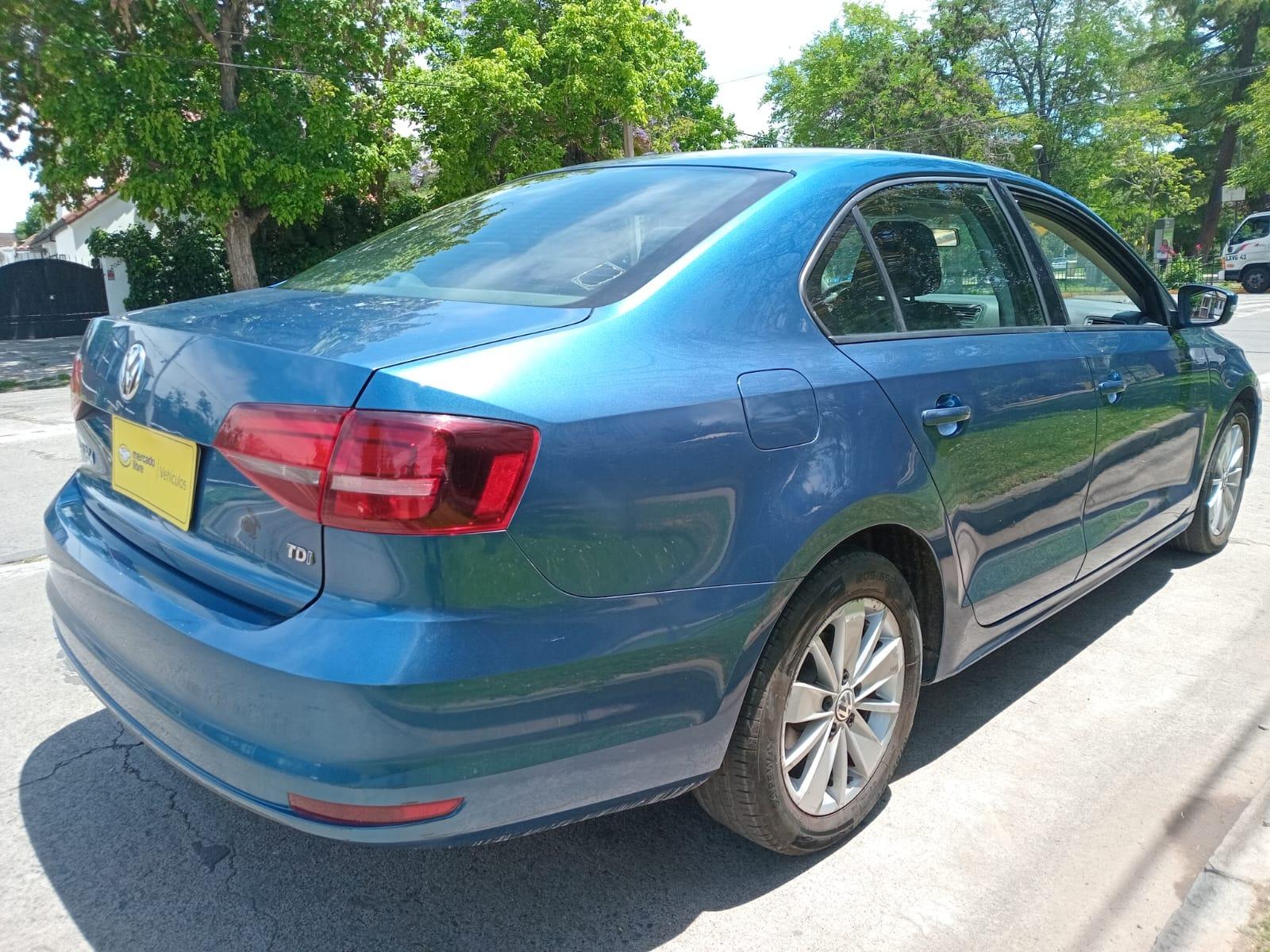 VOLKSWAGEN BORA 2.0 TDI AT 2017 - Imagen 5 de 9