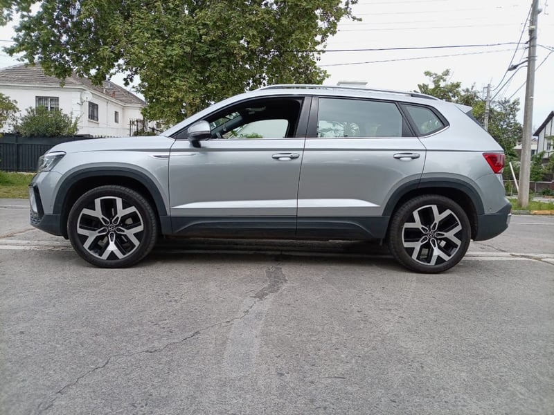 Volkswagen TAOS 1.4 TSI HIGHLINE 4X2 AT 5P. 2025 - Imagen 8 de 10