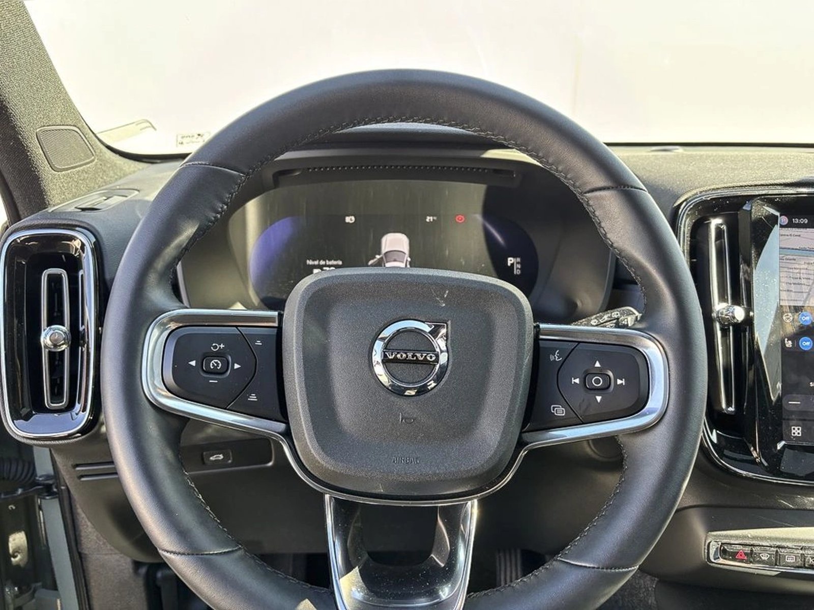 VOLVO XC40 P6 RECHARGE 2024 - Imagen 8 de 19