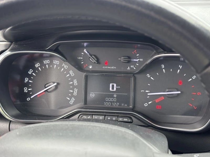 Citroën C3 1.6 BLUEHDI DIESEL SHINE 4X2 HB 100 S&S BVM MT 5P 2018 - Imagen 13 de 20