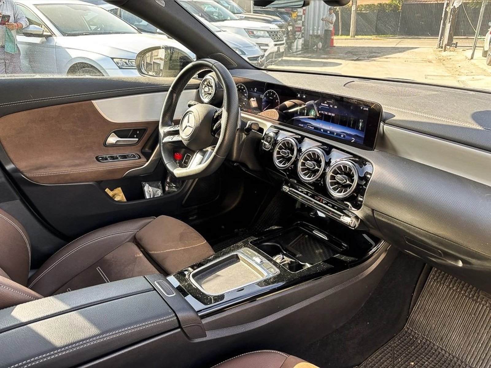 MERCEDES-BENZ CLA 200 AMG LINE 2025 - Imagen 4 de 13
