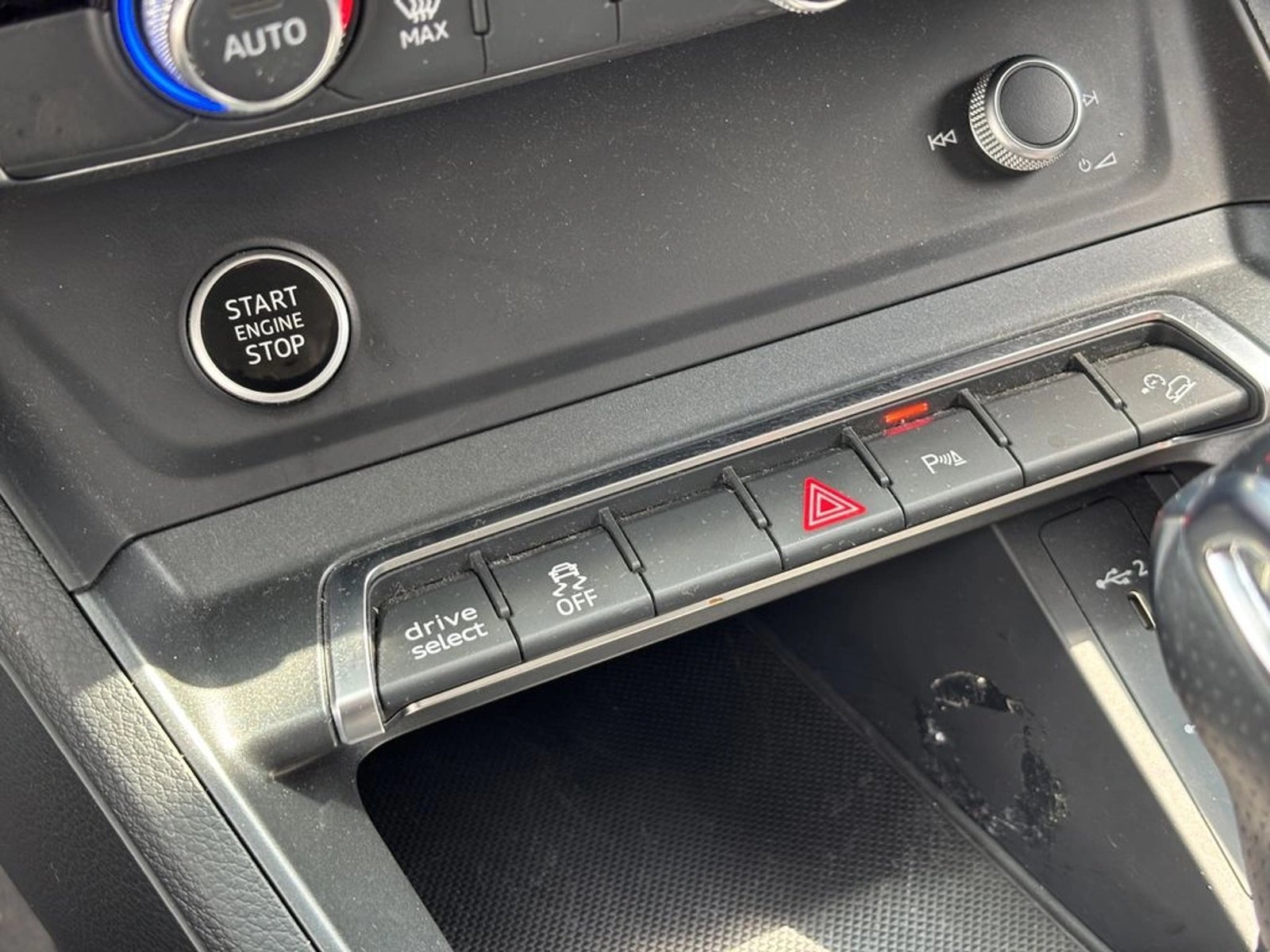 Audi Q3 1.4 35 TFSI STRONIC SPORT S-LINE 2021 - Imagen 19 de 20