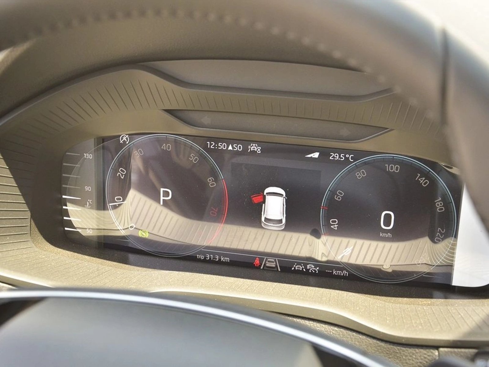 SKODA KAROQ 1.5 TSI AUTO DESIGN 2026 - Imagen 15 de 20