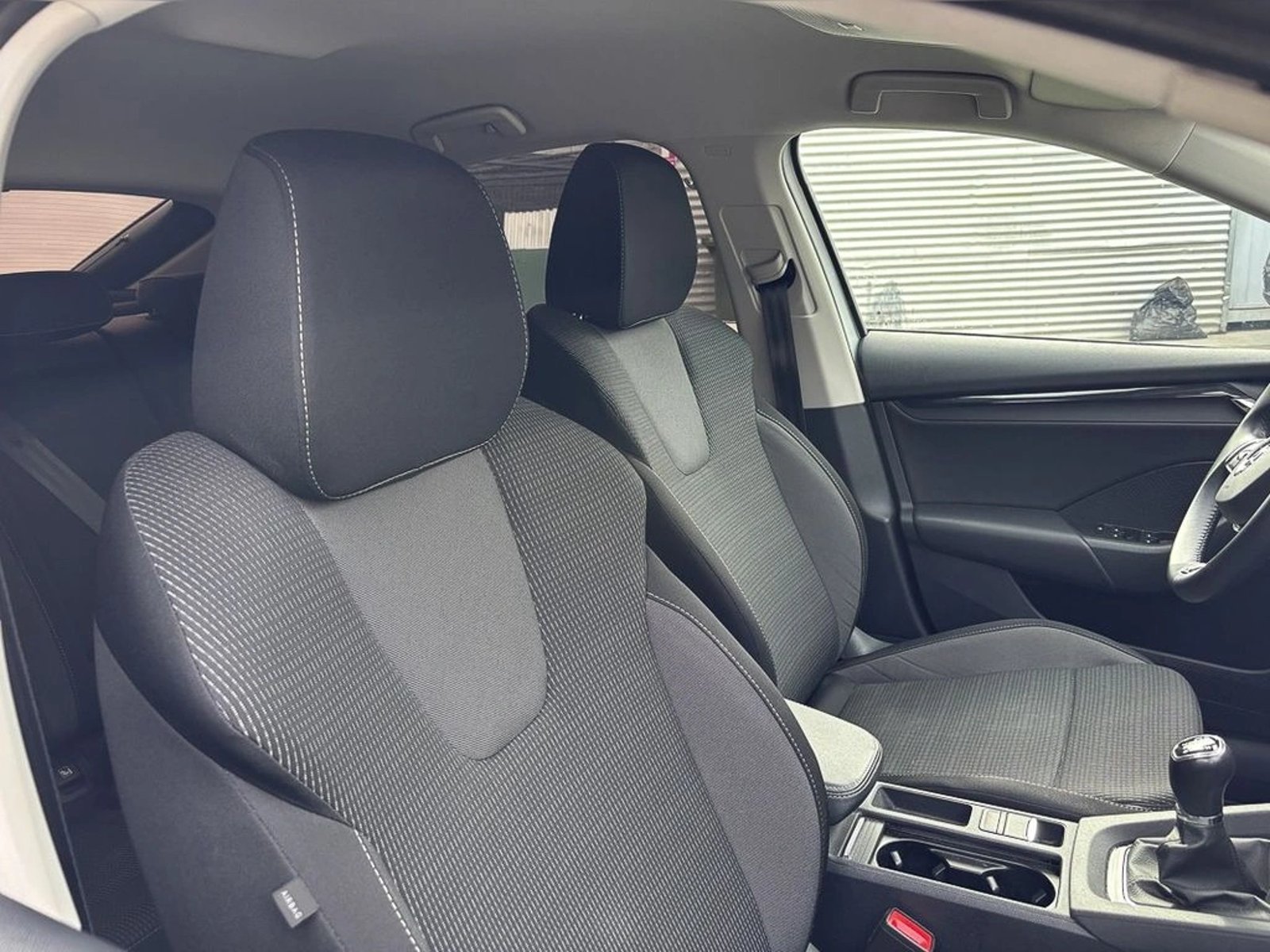 SKODA OCTAVIA 1.4 TSI AMBITION MT 2023 - Imagen 7 de 16