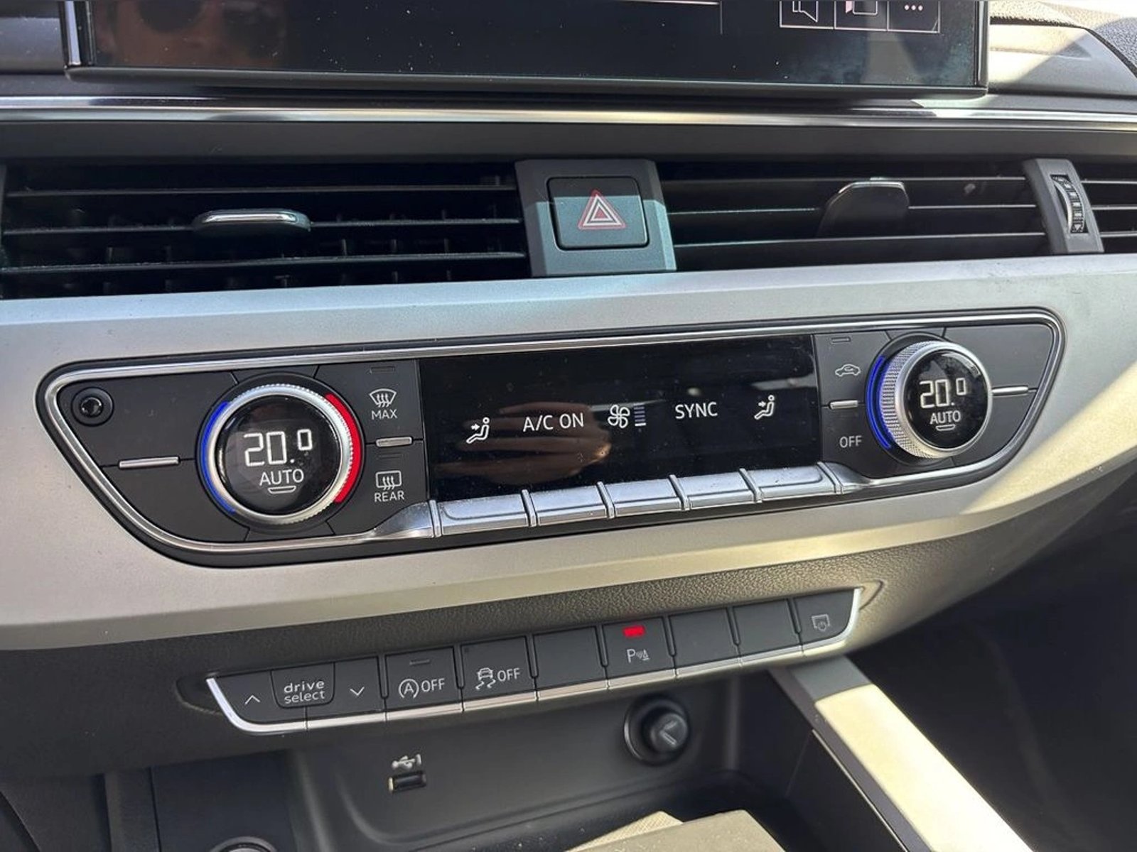AUDI A4 2.0 TFSI 35 S-TRONIC 2024 - Imagen 12 de 17