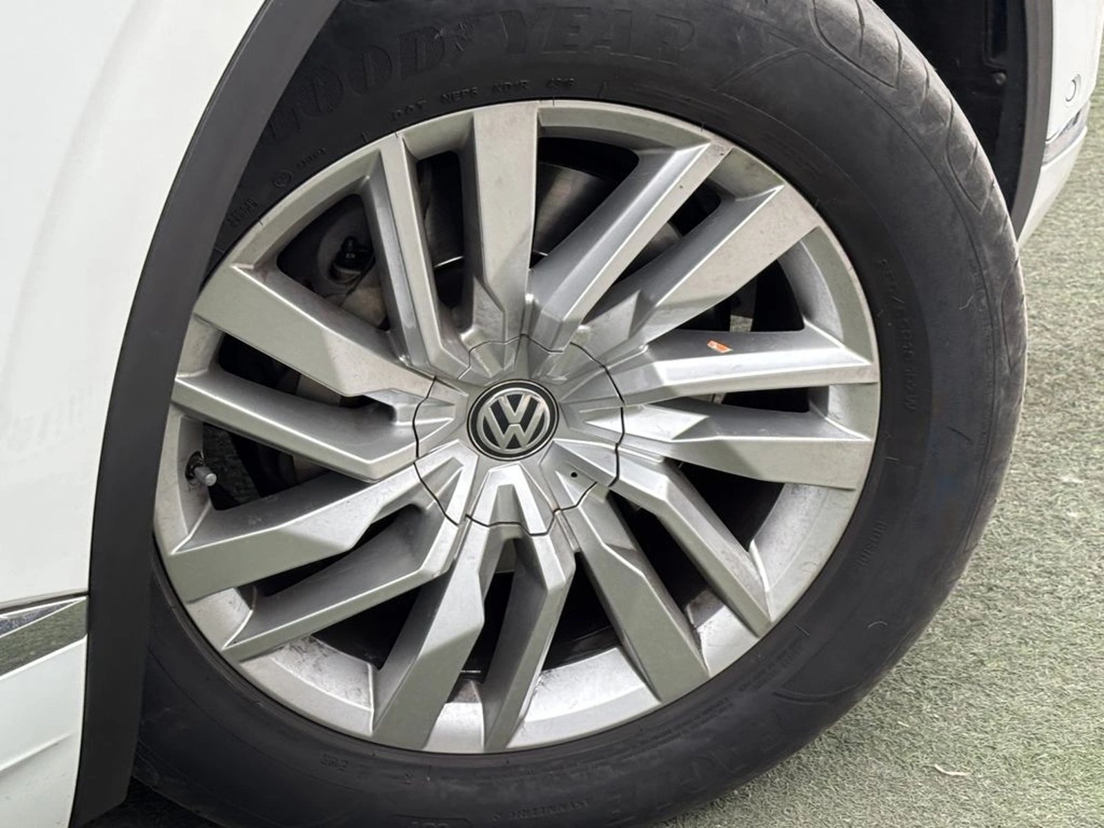 Volkswagen TOUAREG 3.0 V6 TDI DIESEL LIMITED 4WD AT 5P 2019 - Imagen 19 de 20