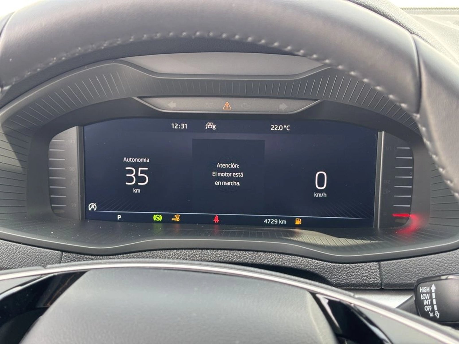 Skoda KAROQ 1.4 TSI AMBITION AUTO 2025 - Imagen 18 de 20