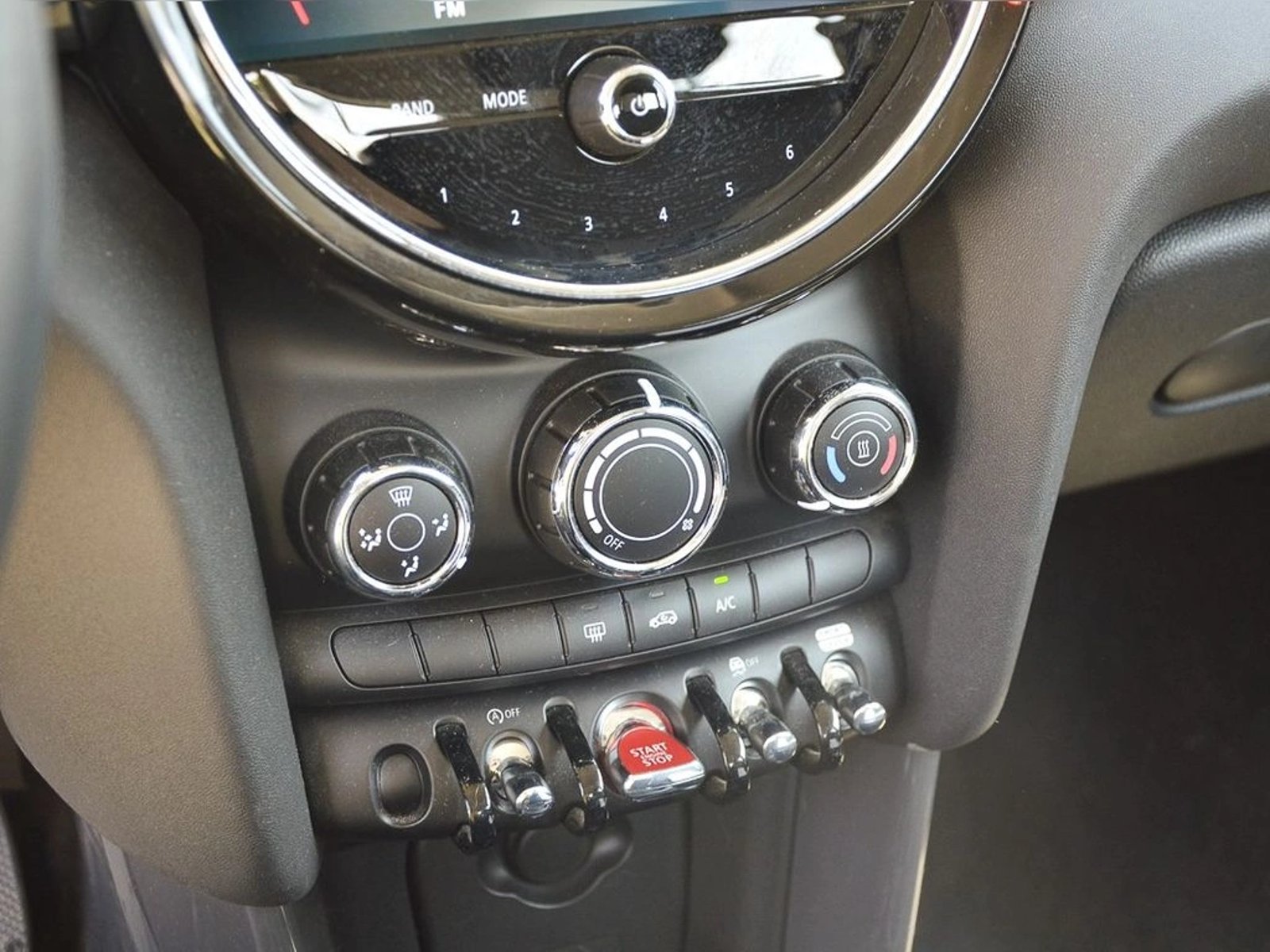 MINI COOPER 1.5 AUTO ESSENTIAL 2024 - Imagen 10 de 17