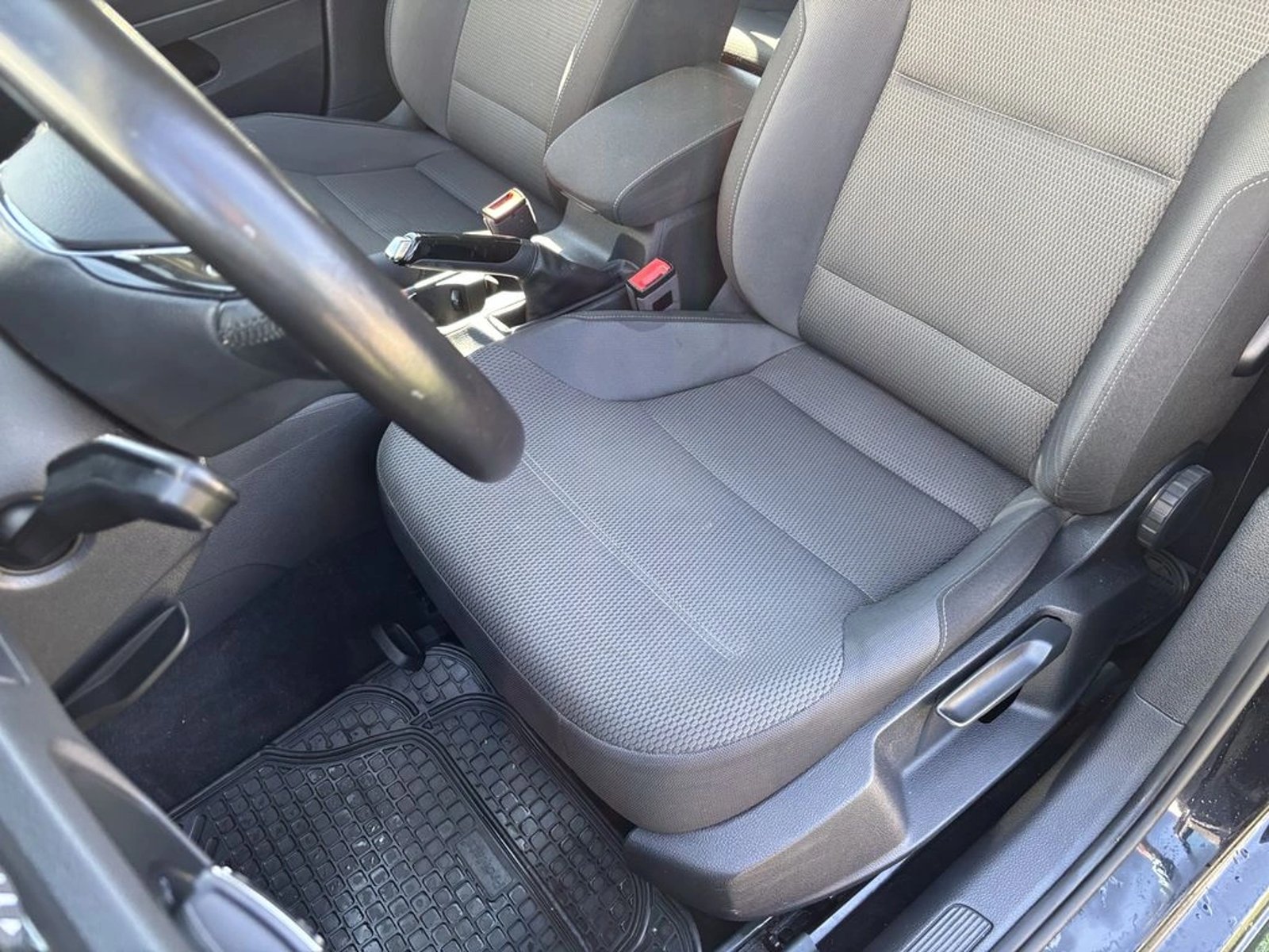 Volkswagen GOLF 1.6 COMFORTLINE MT 2018 - Imagen 11 de 20