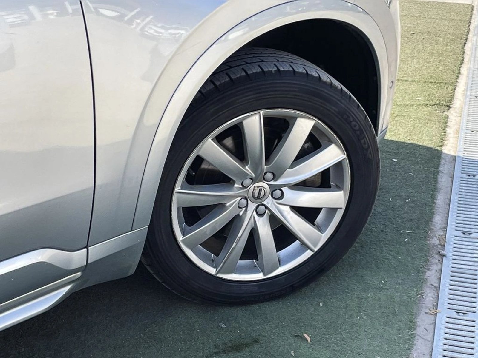 Volvo XC90 2.0 D5 KINETIC DIESEL 4X4  AUTO 2019 - Foto 4 de 16
