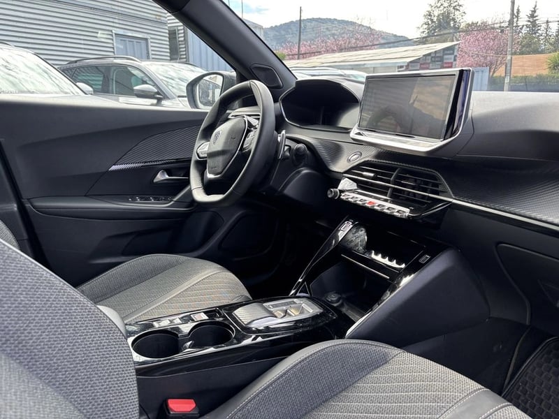 Peugeot 2008 1.2 MCA ALLURE MHEV 136HP 4X2 AT 5P 2025 - Imagen 5 de 20