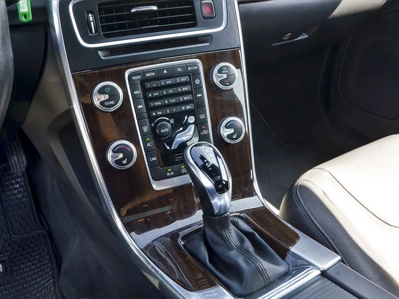 Volvo S60 CROSS COUNTRY 2.4 D4 AUTO LIMITED 4WD 2019 - Imagen 10 de 14