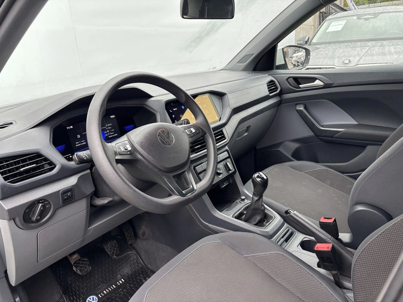 Volkswagen T-CROSS 1.0 TSI TRENDLINE 4X2 5MT 5P 2023 - Imagen 10 de 19