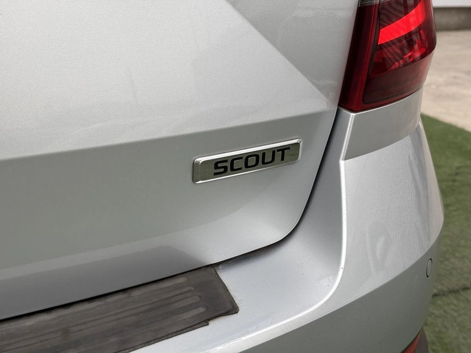 SKODA OCTAVIA 2.0 TDI DSG AUTO SCOUT 4WD 2018 - Imagen 6 de 17