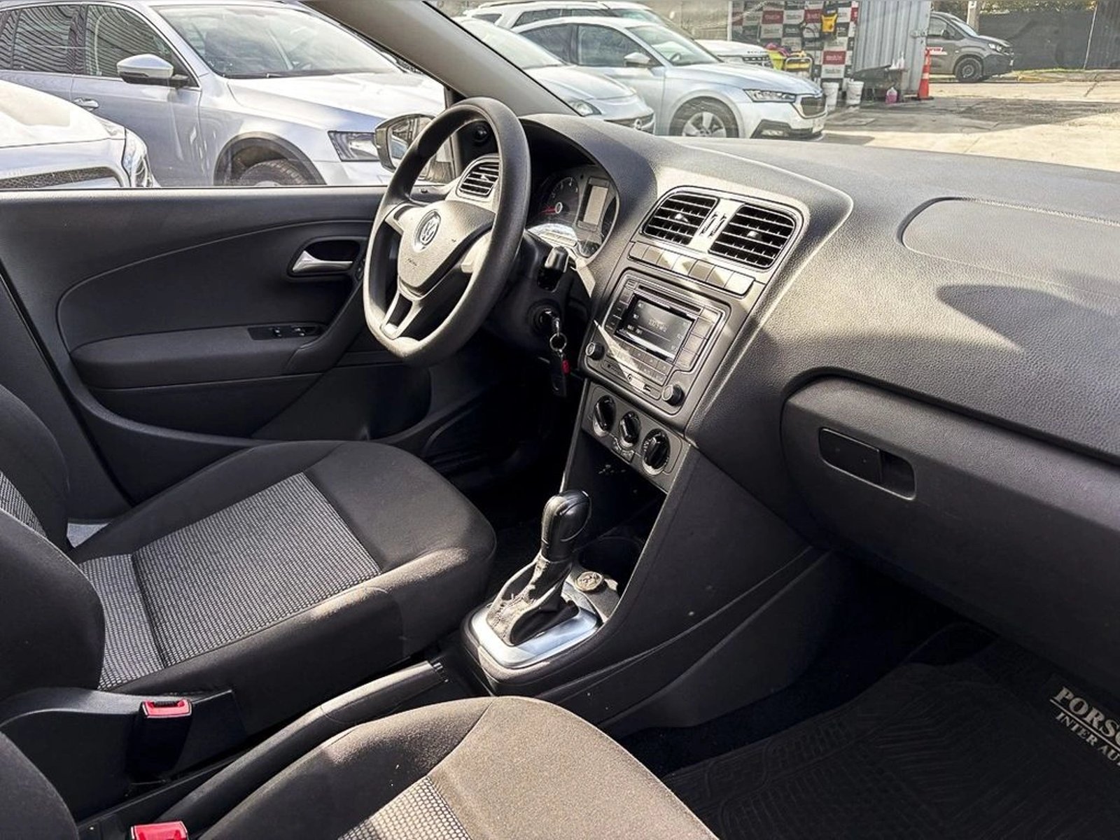 VOLKSWAGEN POLO 1.6 AUTO TRENDLINE 2017 - Imagen 18 de 19