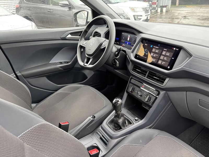 Volkswagen T-CROSS 1.0 TSI TRENDLINE 4X2 5MT 5P 2023 - Imagen 5 de 19