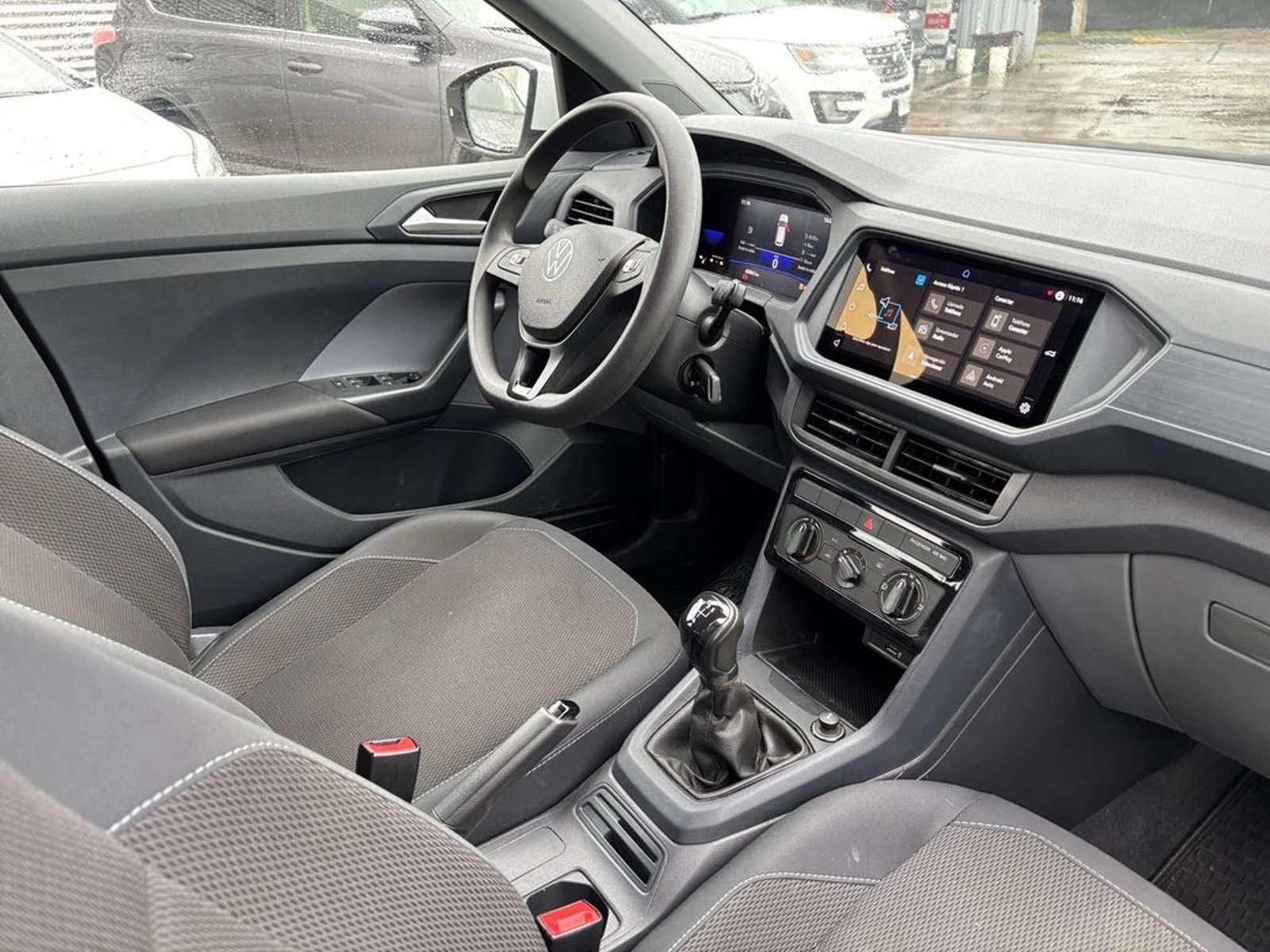 Volkswagen T-CROSS 1.0 TSI TRENDLINE 4X2 5MT 5P 2023 - Imagen 5 de 19