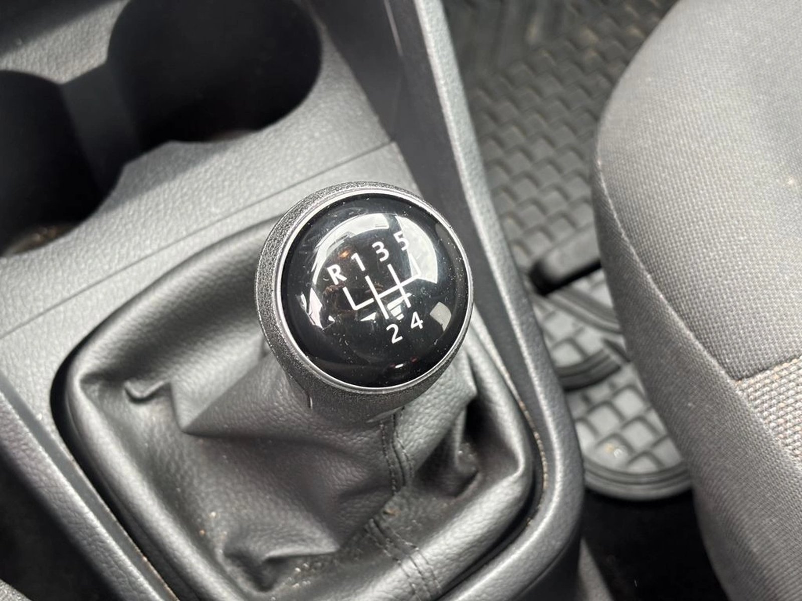 VOLKSWAGEN SAVEIRO 1.6 CS RADIO 9 MT 2024 - Imagen 11 de 20