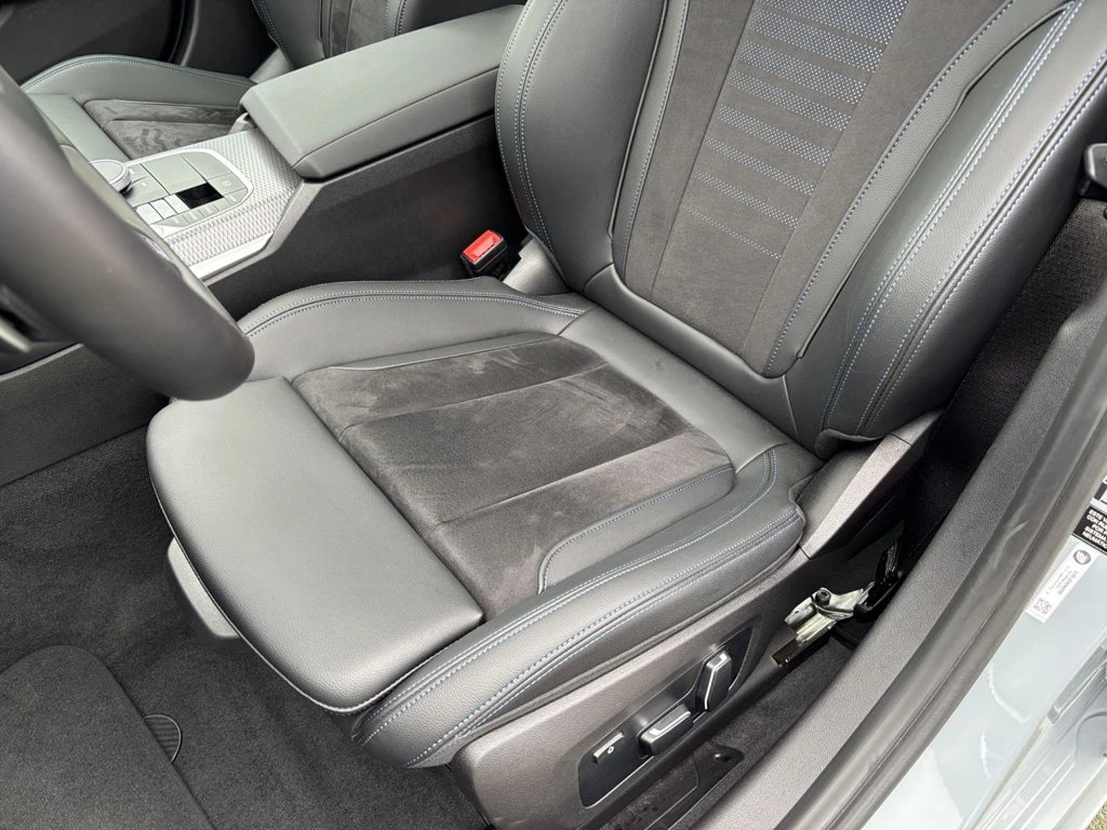 BMW 320 2.0 AT M SPORT 2024 - Imagen 7 de 20