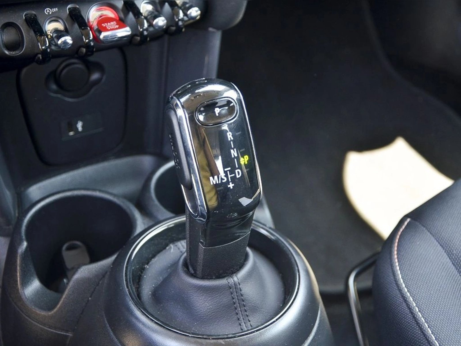MINI COOPER 1.5 AUTO ESSENTIAL 2024 - Imagen 8 de 17