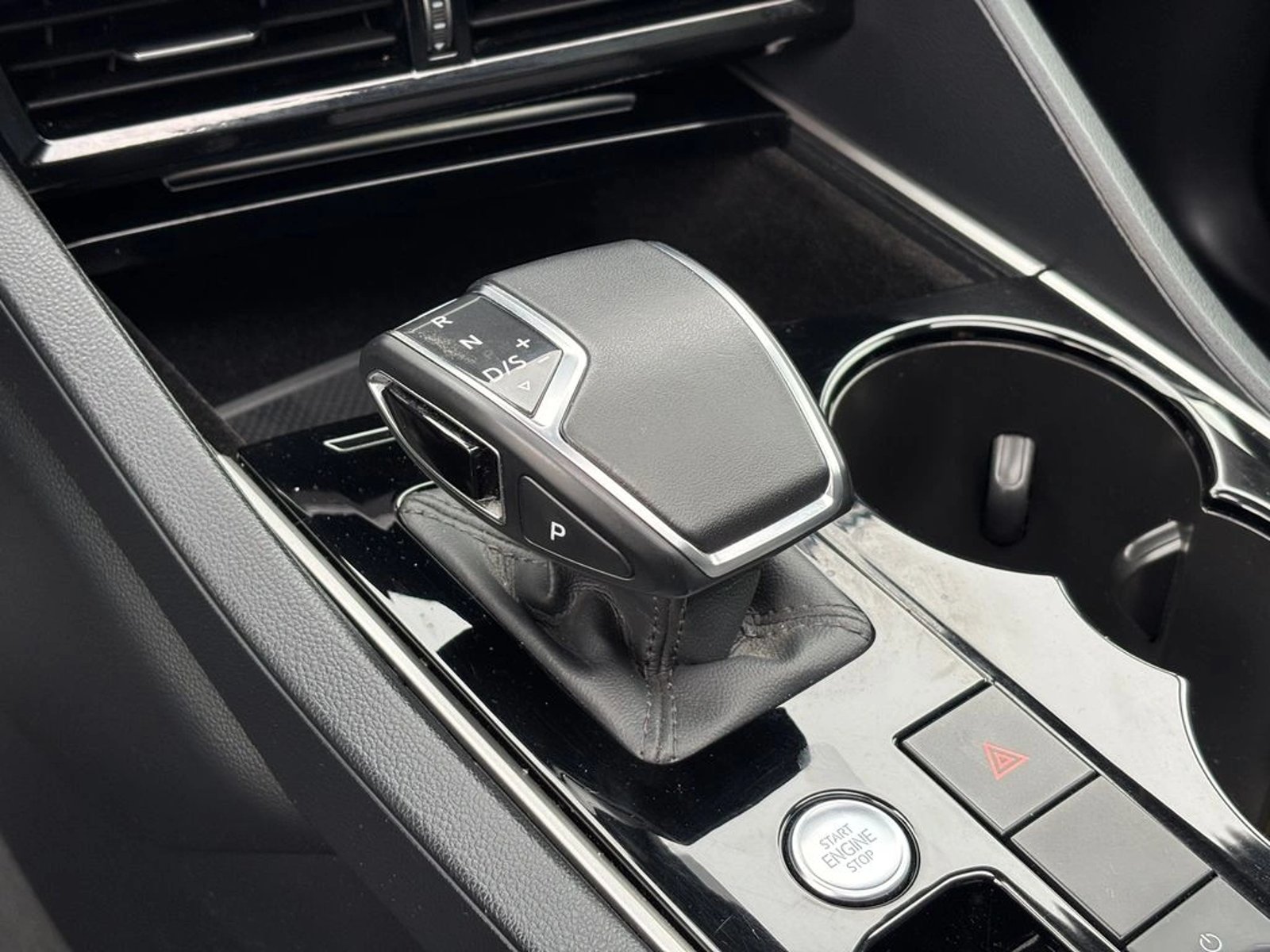 Volkswagen TOUAREG 3.0 V6 TDI DIESEL LIMITED 4WD AT 5P 2019 - Imagen 14 de 20