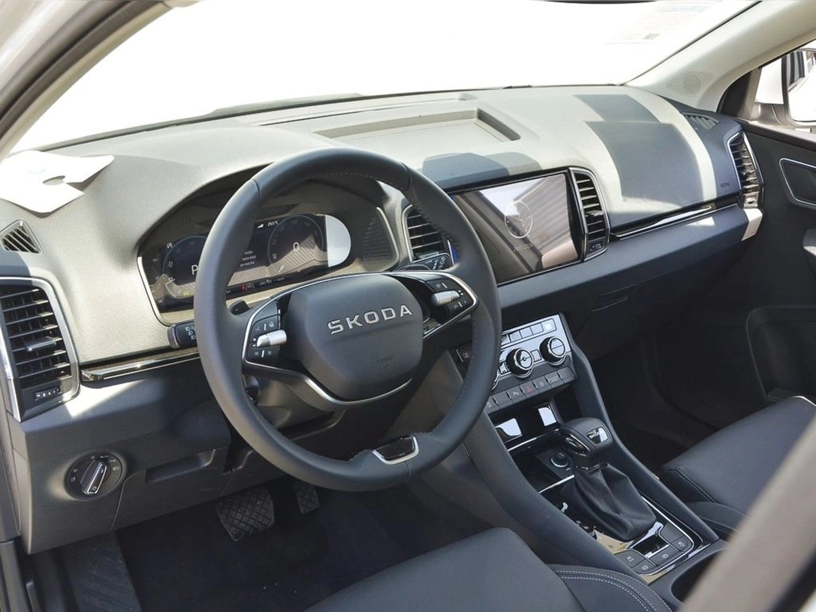SKODA KAROQ 1.5 TSI AUTO DESIGN 2026 - Imagen 9 de 20
