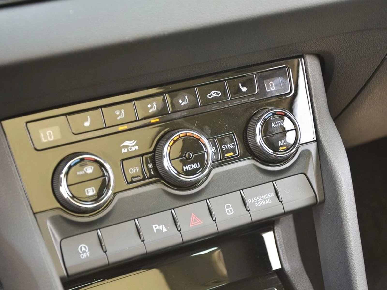 SKODA KAROQ 1.5 TSI AUTO DESIGN 2026 - Imagen 13 de 20