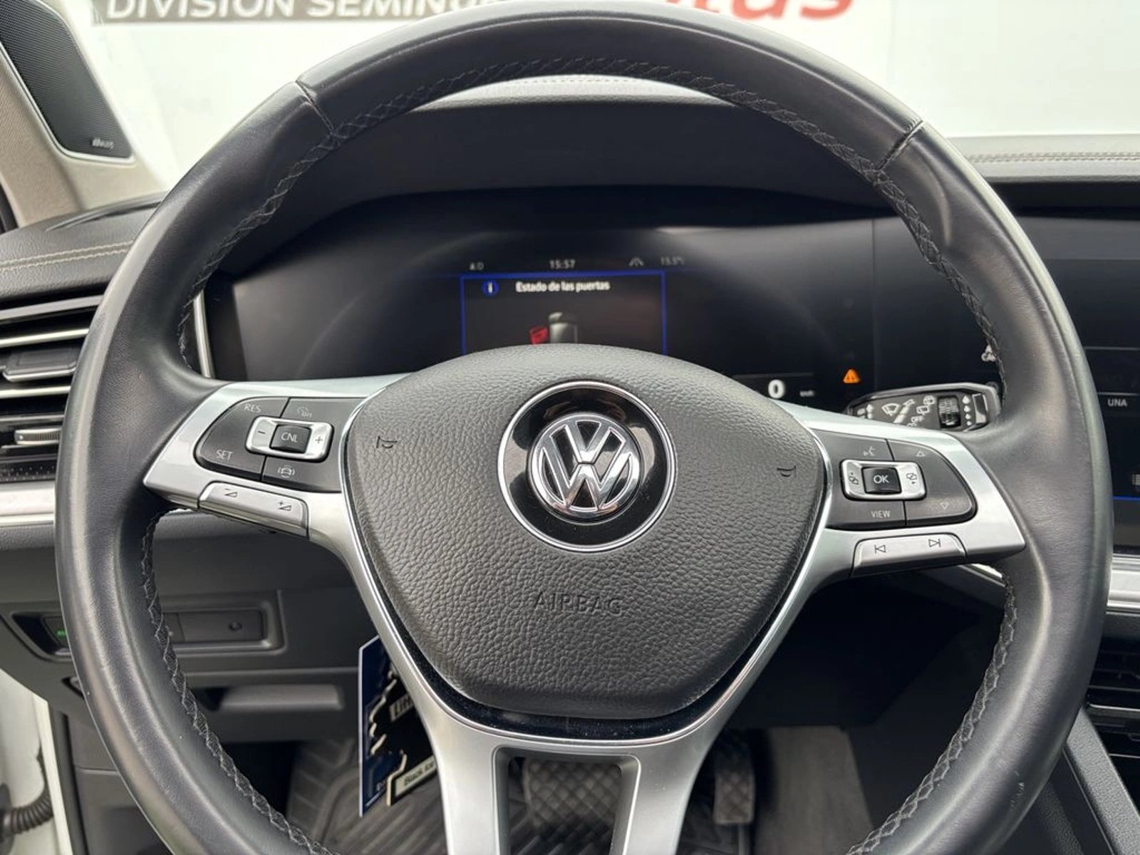 Volkswagen TOUAREG 3.0 V6 TDI DIESEL LIMITED 4WD AT 5P 2019 - Imagen 17 de 20