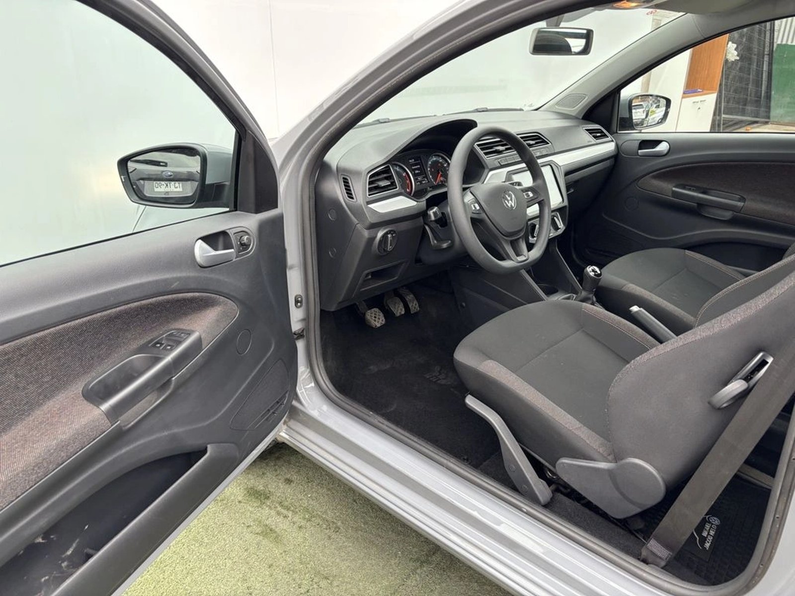 VOLKSWAGEN SAVEIRO 1.6 CS RADIO 9 MT 2024 - Imagen 8 de 20