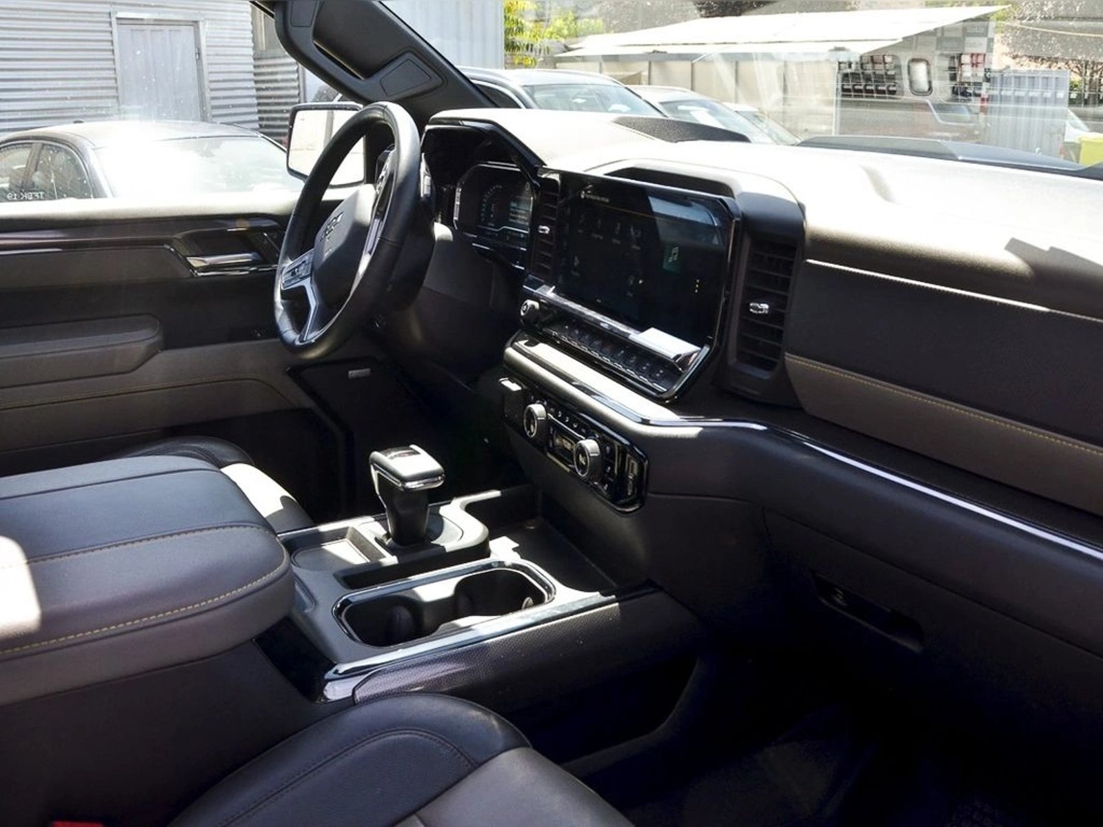 CHEVROLET SILVERADO 6.2 ZR2 AUTO DC 4WD 2024 - Imagen 7 de 11