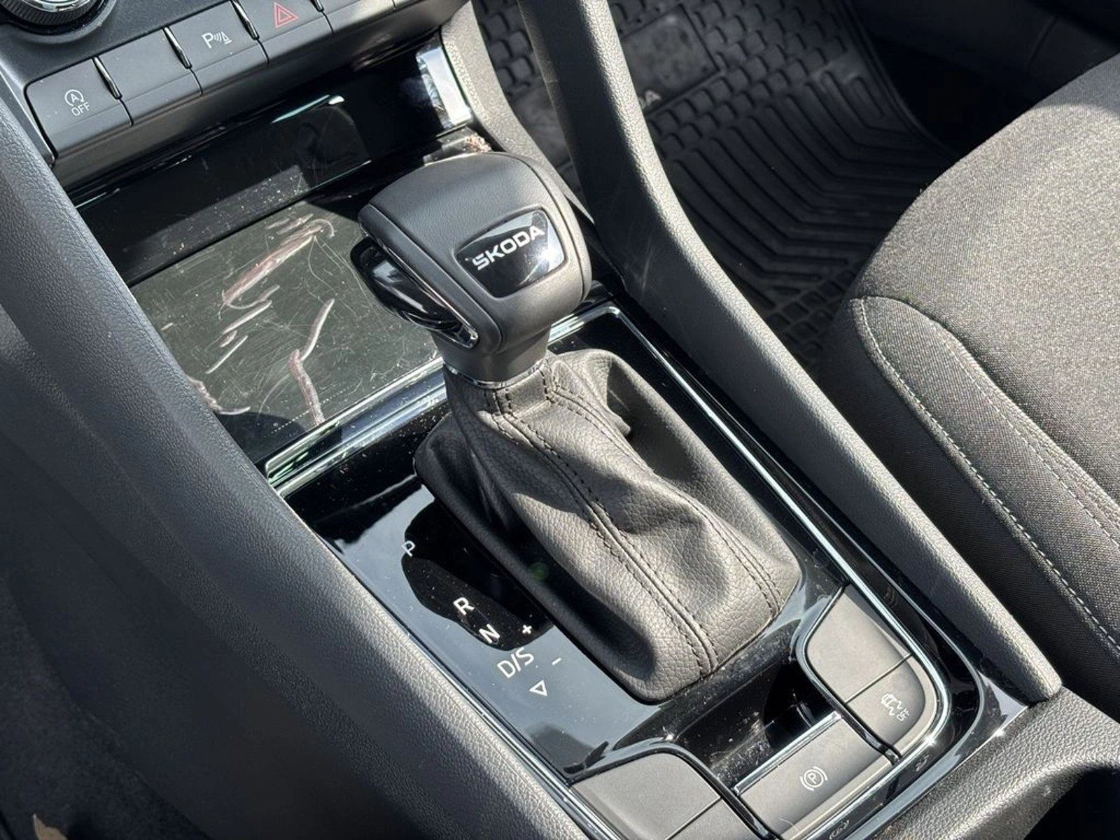 Skoda KAROQ 1.4 TSI AMBITION AUTO 2025 - Imagen 14 de 20