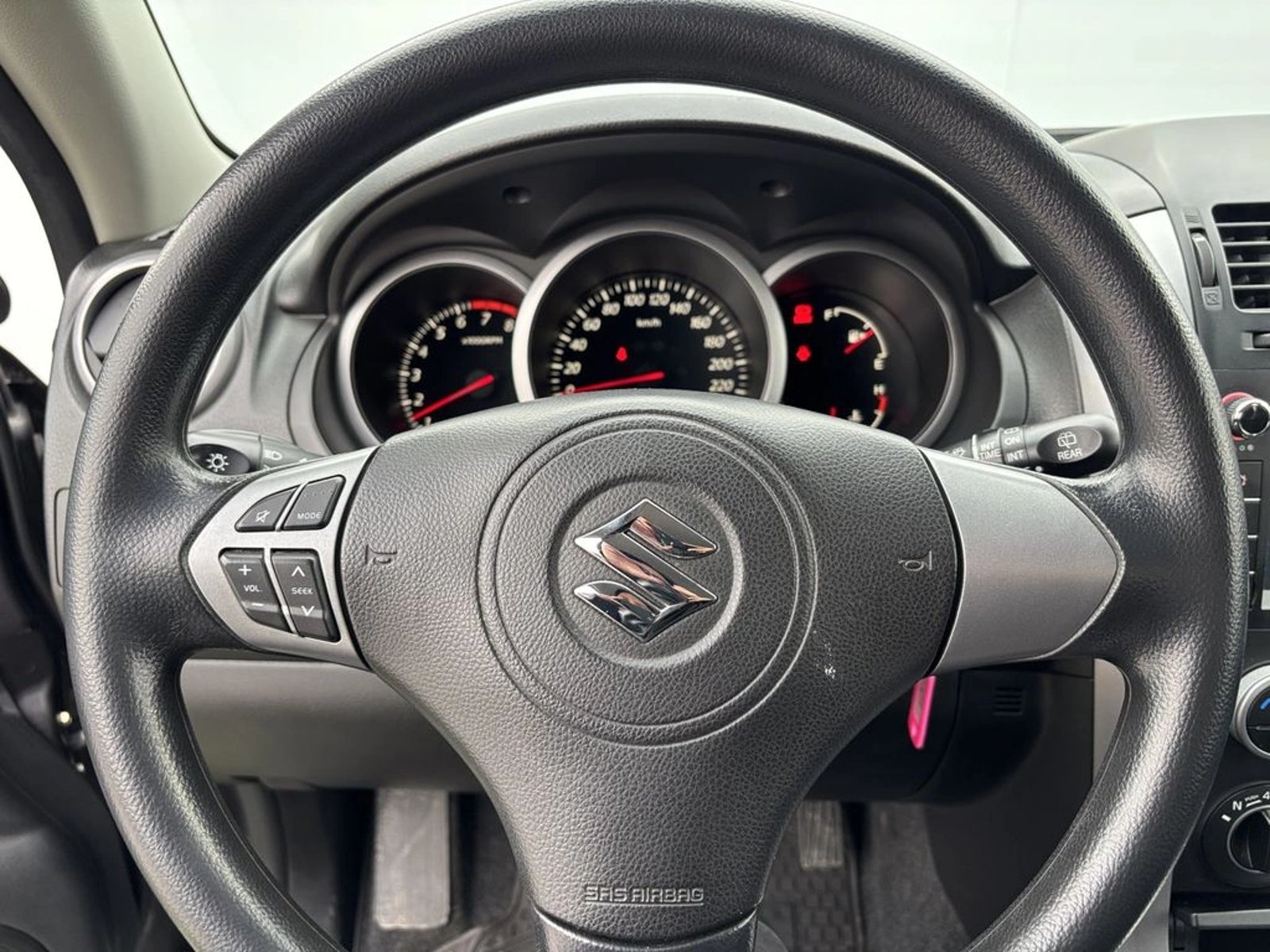 Suzuki GRAND VITARA 2.4 GLX SPORT 4WD MT 3P 2019 - Imagen 15 de 20