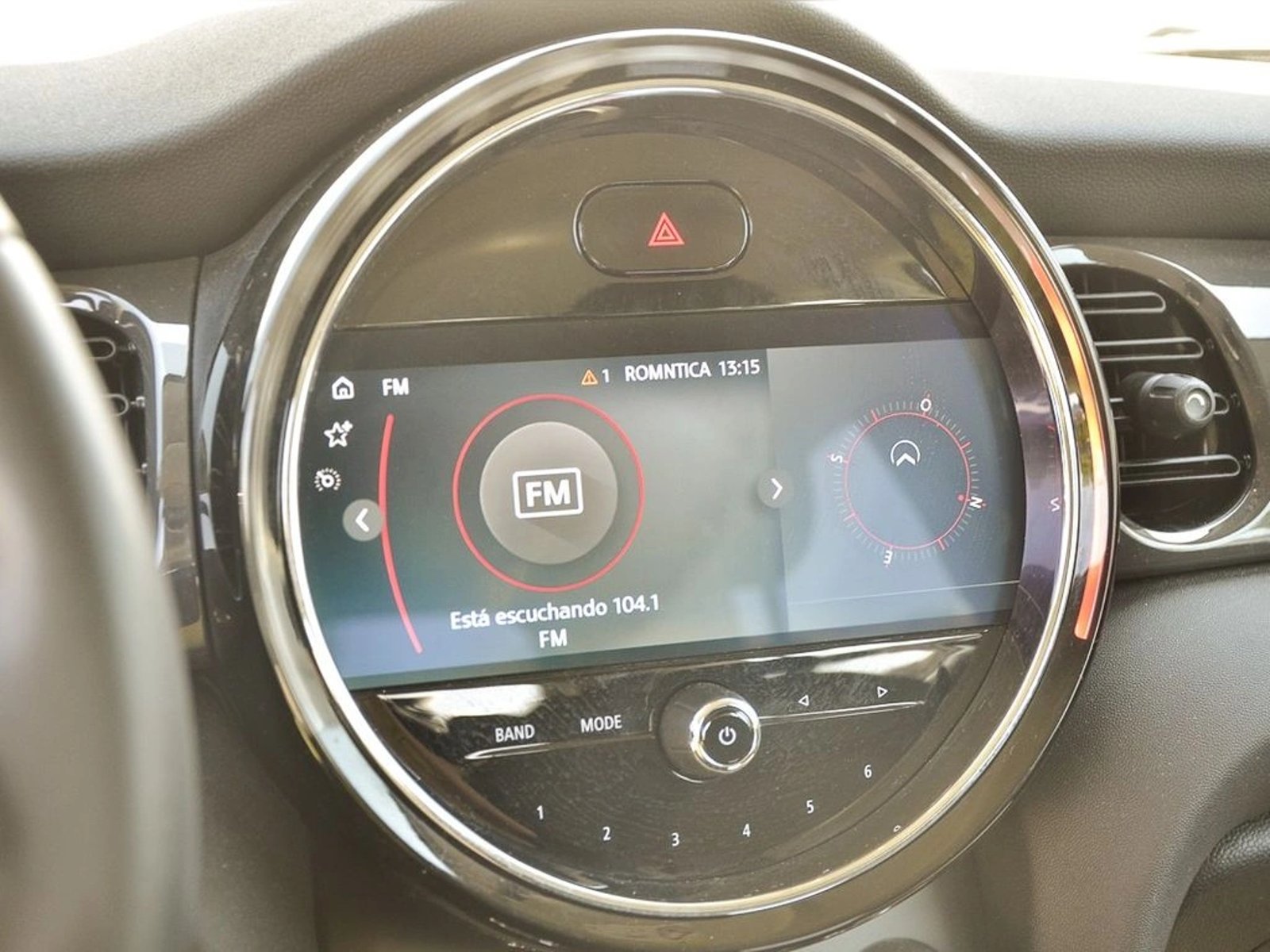 MINI COOPER 1.5 AUTO ESSENTIAL 2024 - Imagen 11 de 17