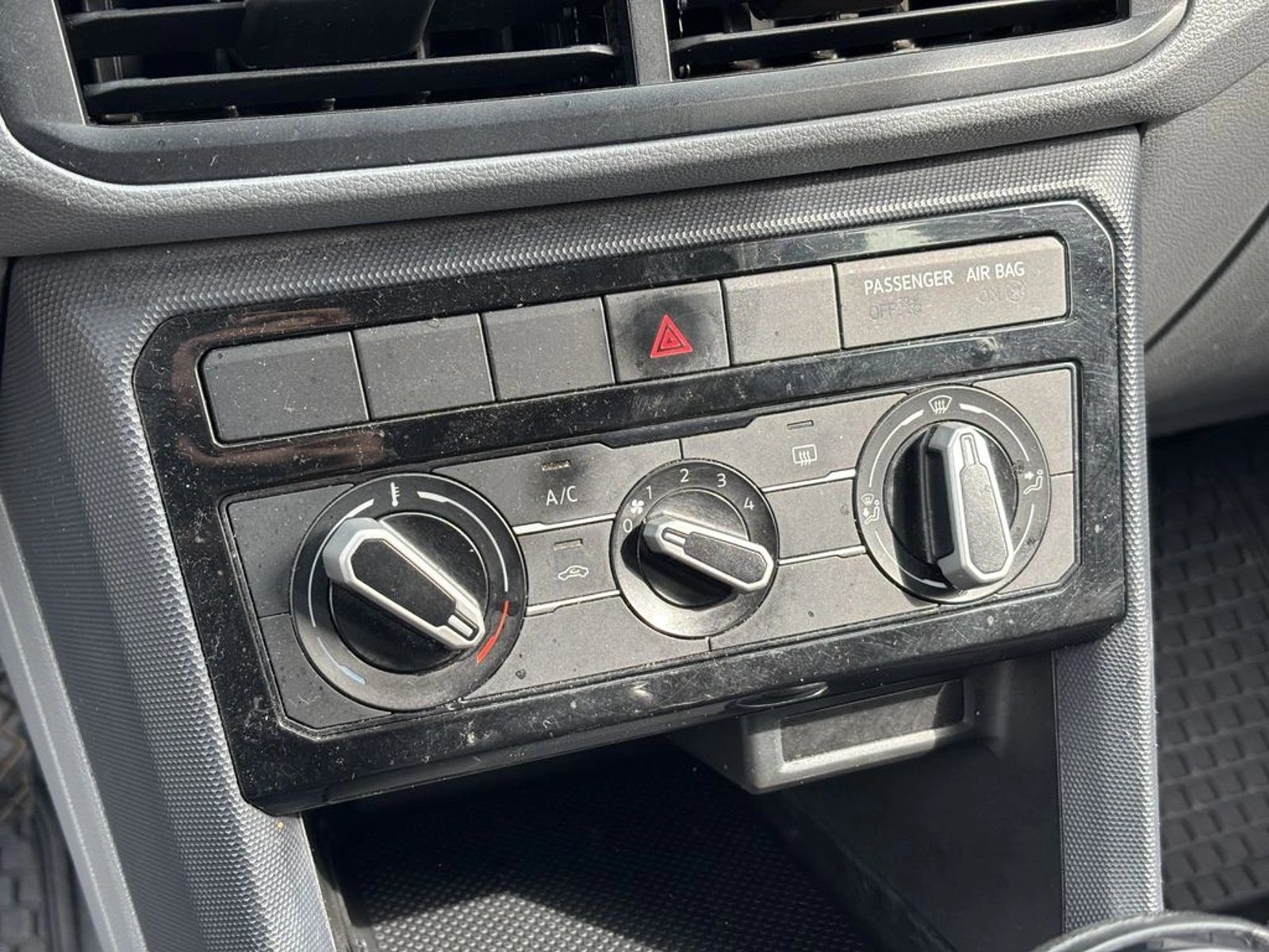 Volkswagen T-CROSS MT 2022 - Imagen 14 de 20