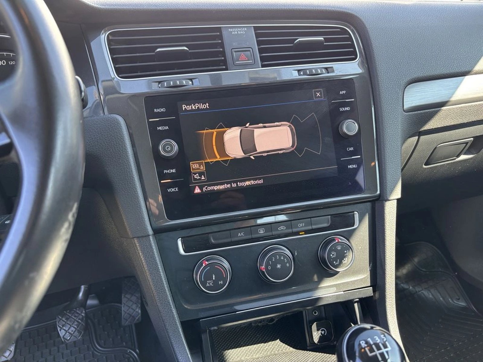 Volkswagen GOLF 1.6 COMFORTLINE MT 2018 - Imagen 14 de 20