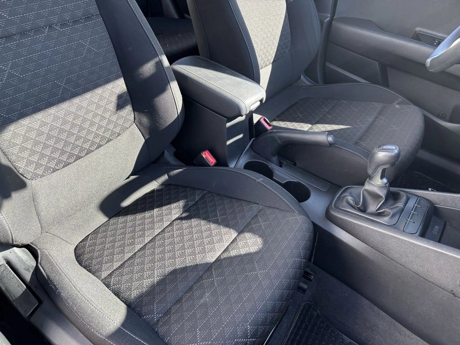 Kia RIO 5 1.4 EX 4X2 HB AC CI 6MT 5P. 2024 - Imagen 7 de 20