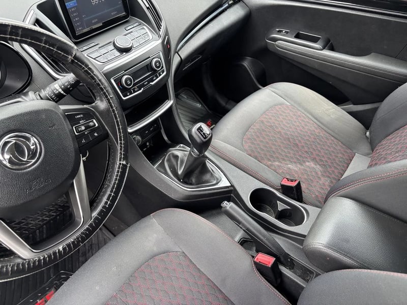 Dongfeng AX5 1.4 L TURBO 4X2 MT 5P 2019 - Imagen 12 de 20