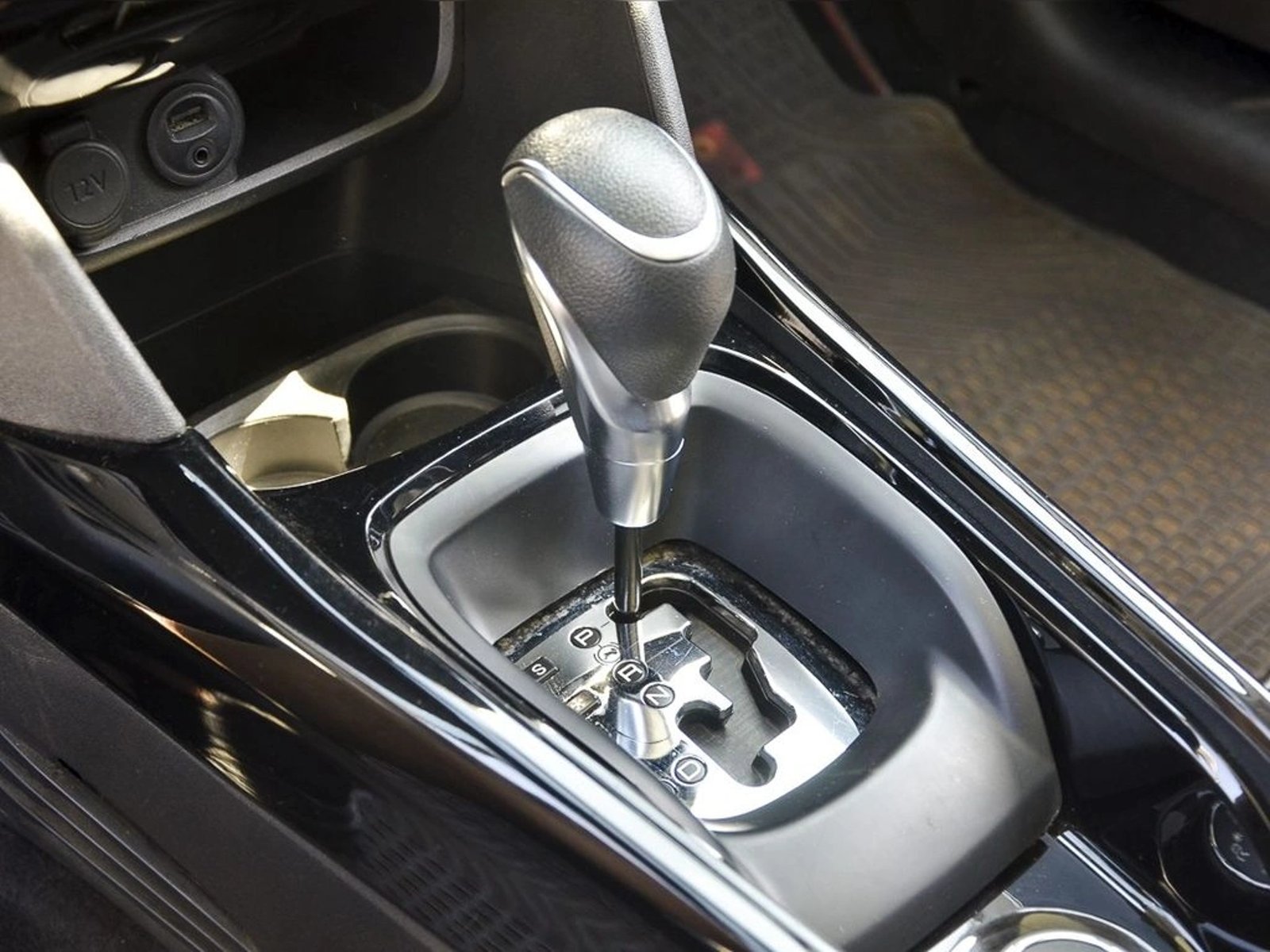 PEUGEOT 2008 1.2 PURETECH 110 HP AUTO GT-LINE 2019 - Imagen 12 de 20