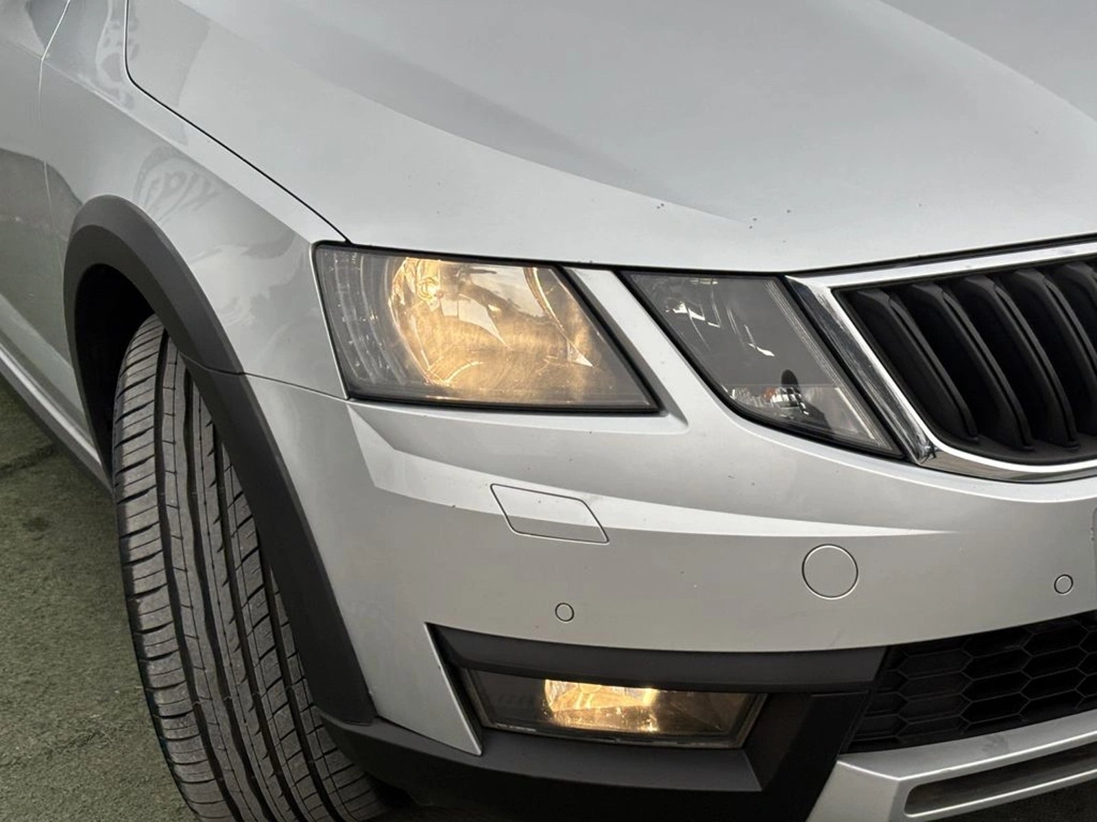 SKODA OCTAVIA 2.0 TDI DSG AUTO SCOUT 4WD 2018 - Imagen 15 de 17