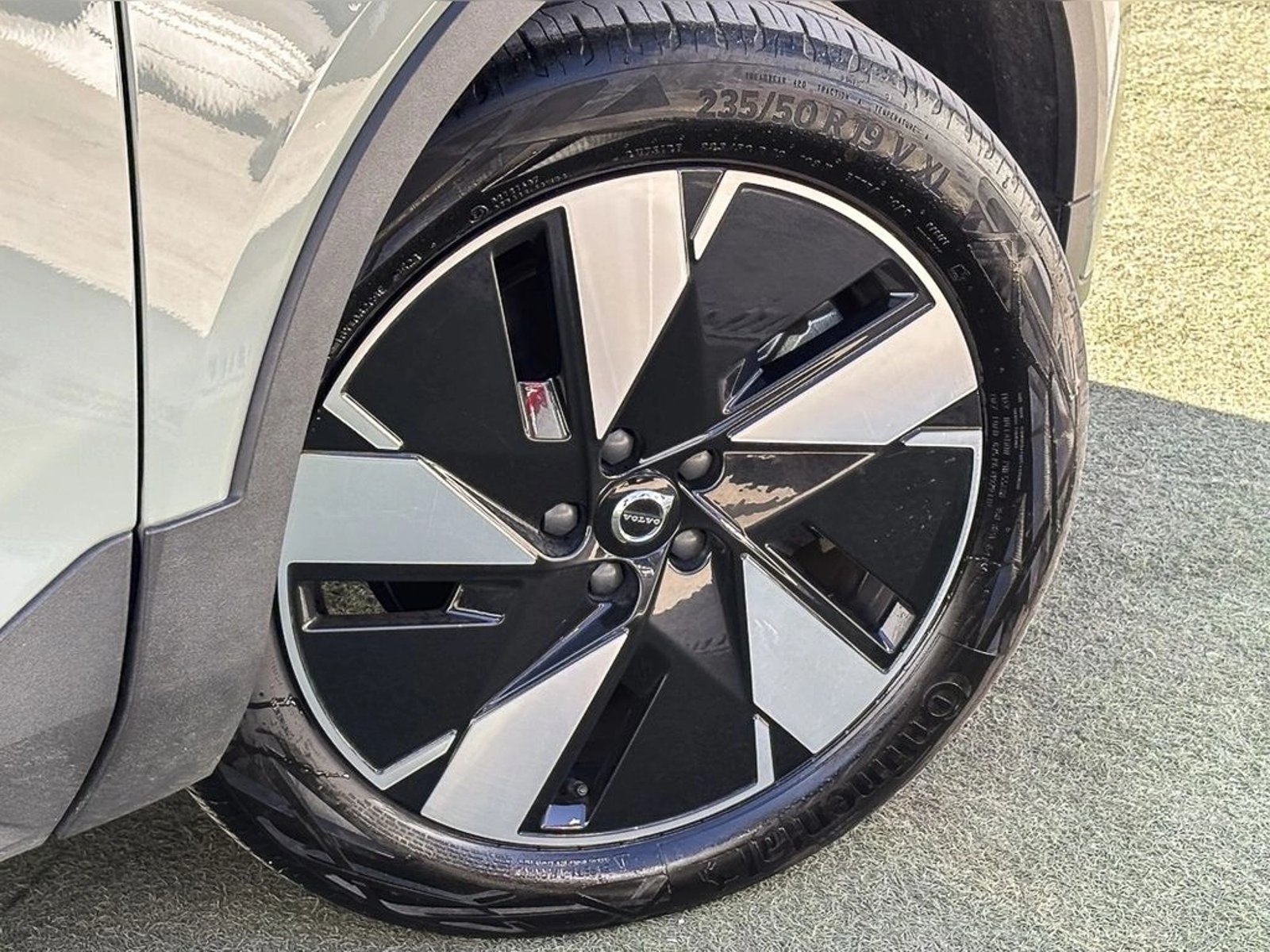 VOLVO XC40 P6 RECHARGE 2024 - Imagen 17 de 19